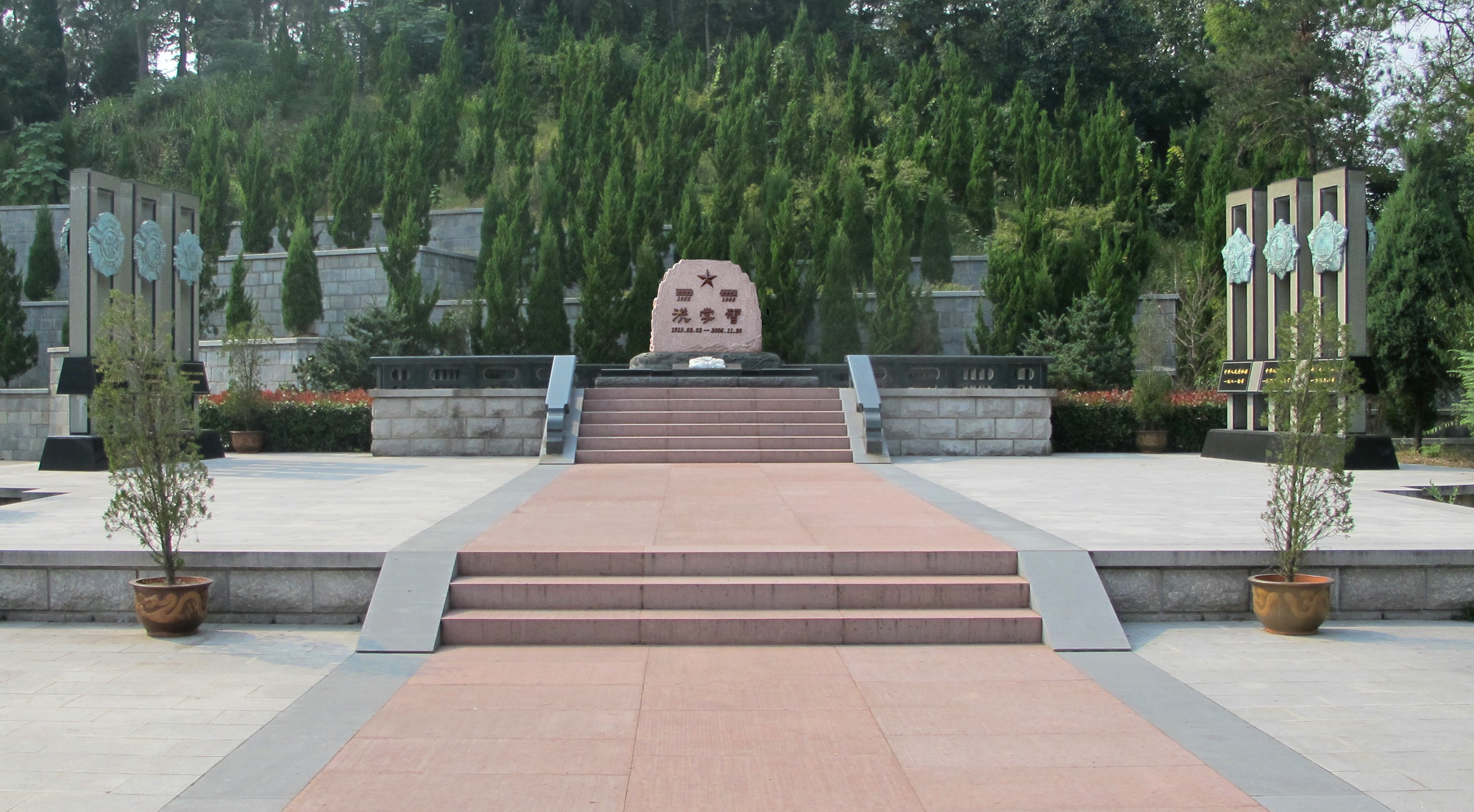 石上年龄：：碑雕艺术中的生命叙事与民族影象