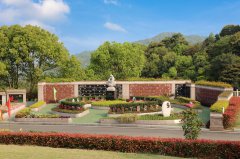 “不立碑，，，不占地”：：我们选择让生命，，，以更浪漫的方式延续